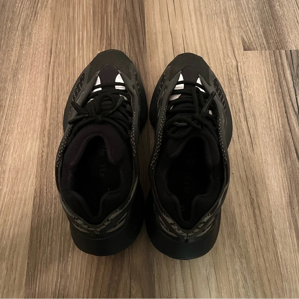 Adidas yeezy 700 - Picture 3 of 5
